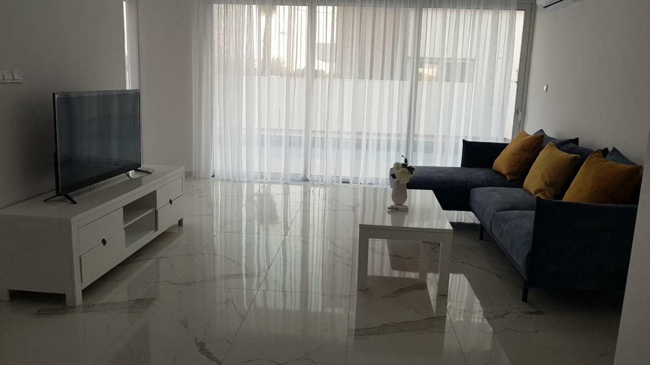 Mobina Villa