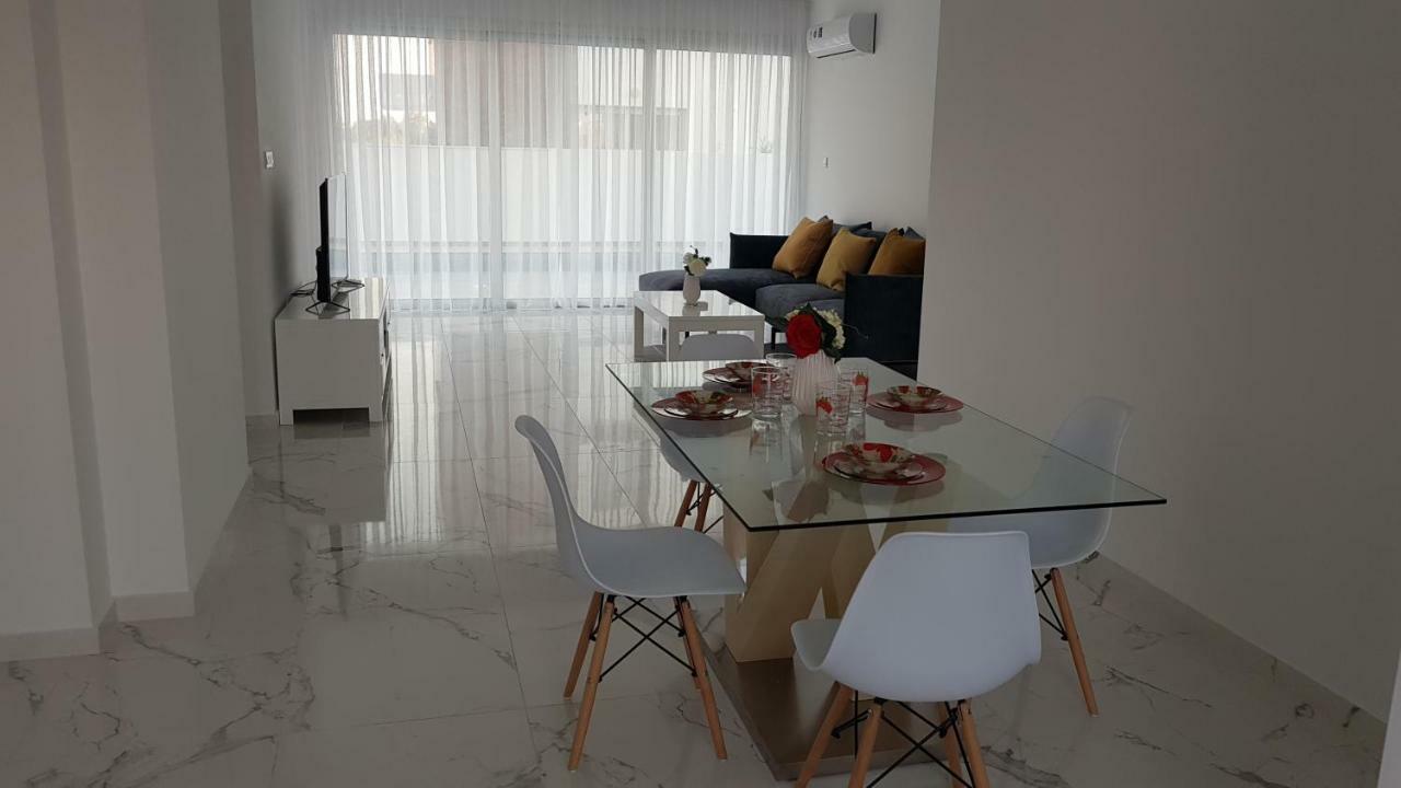 Mobina * Larnaca