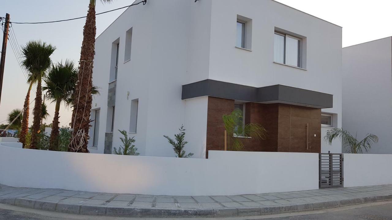 Mobina Villa *